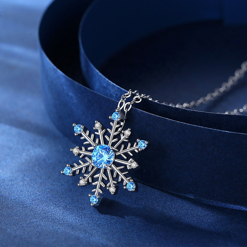 Collar Con Colgante De Circonio Azul Claro Con Incrustacione