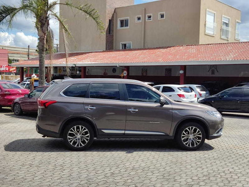 Imagem 14 de 15 de Mitsubishi Outlander 4x4-at 3.0 V-6 4p 2018