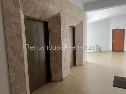 Yoselin Cabesas Vende Apartamento En Resd. Santa Barbara, Yc 25-23779