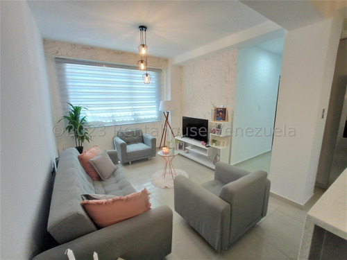 Moderno Apartamento En Venta Concepto Amerciano Remodelado Conjunto Privado Las Carolinas Turmero Vigilancia Pozo Estef 24-3492