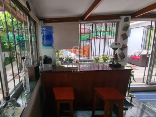 Remodelada, En Condominio Cerrado