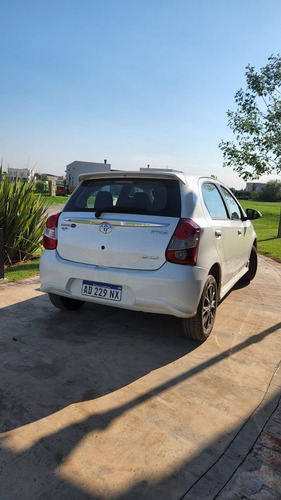 Toyota Etios XLS 1.5 6M/T Sedan 5 Puertas