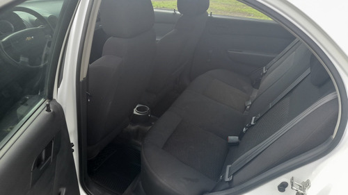 Imagen 11 de 15 de Chevrolet Aveo 2018 1.6 Ls Mt