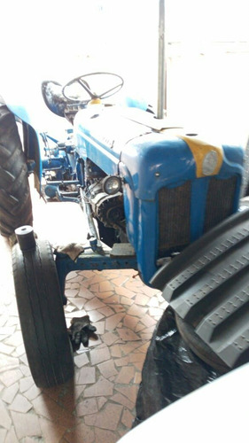Trator Dexta Antigo