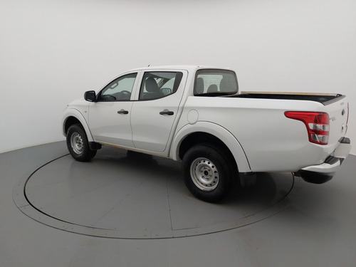 Mitsubishi L200 Triton 2.4 16V TURBO DIESEL GLS CD 4X4 AUTOMÁTICO