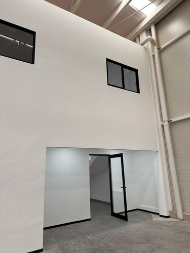 Excelente Bodega Industrial 1,153m En Parque Con Oficinas