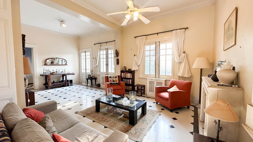 Venta Casa 7 Ambientes Estilo Alemán Pileta Martínez
