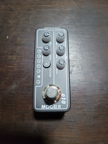Pedal Pré Amplificador Mooer Two Stones M010 Preto (Usado)