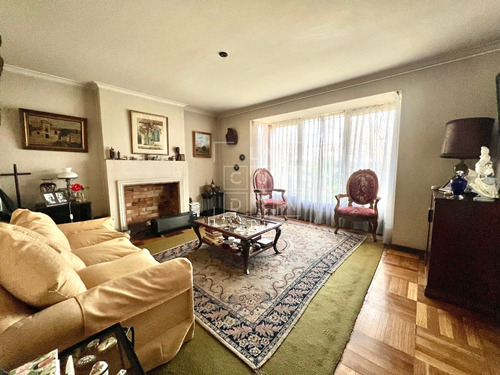 Clásica, Amplios Jardines 5d 3b+servicios