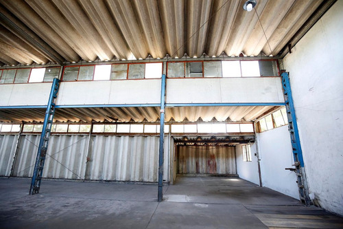 Galpón Con Casa De Caseros En Venta En La Plata