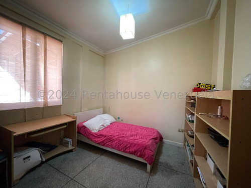Hermosa Casa Quinta En Venta En El Piñal El Limon Conjunto Cerrado Con Piscina Area Parrilla Clima De Montaña Amplios Espacios Dos Cocinas Modernas Estef 24-14961
