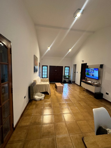 Casa Venta Arguello Amplia 3 Dormitorios Patio Enorme Pileta