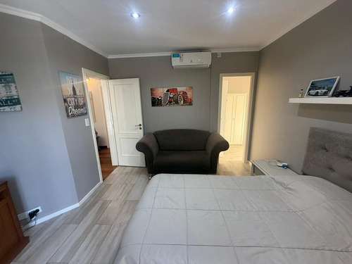 Casa En Venta En Saint Thomas Norte, Canning Con Lote Doble