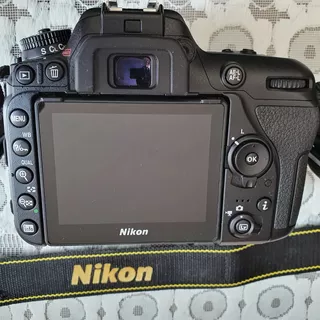 Nikon Kit D7500 + 3 Lentes 18-140mm, 40mm Y 35mm