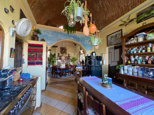 Casa En Venta En Huertas La Joya, Estilo Campestre, Con 4 Recámaras