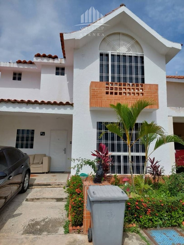 En Venta Town-house Ubicado En Residencias Villa Paraiso Valencia Estado Carabobo. Venezuela / Emer
