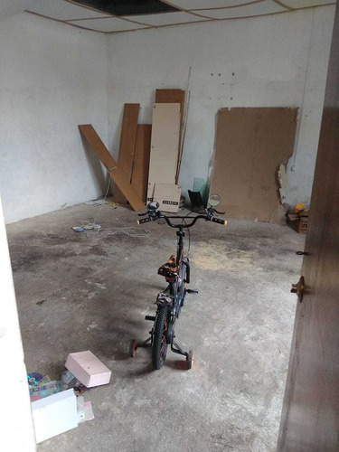Casa En El Barrio De Obreros Del Ferrocarril Peñarol.se Vende