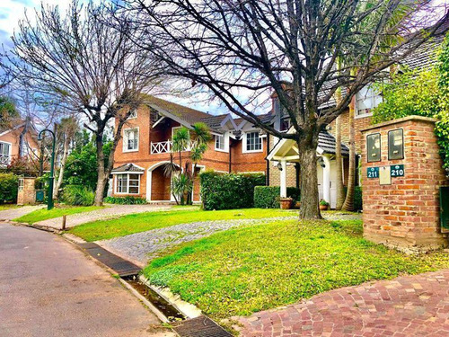 Excelente Casa En El Barrio Barrancas San Jose.