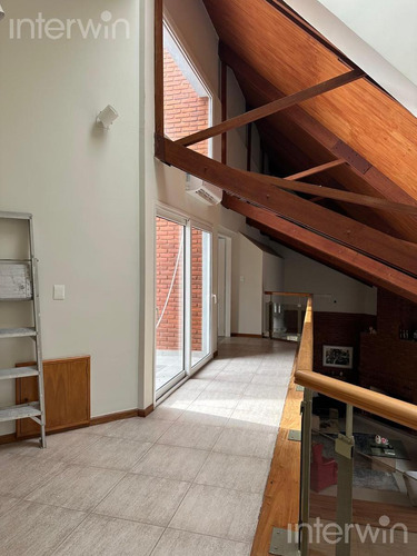 Casa En Los Pilares, 6 Ambientes, C/ Jardin Y Pileta - Venta -