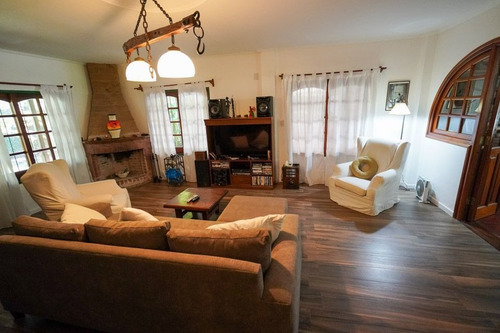 Imagen 7 de 30 de Venta , Casa Con Parque Y Pileta Parque Leloir, Ituzaingo