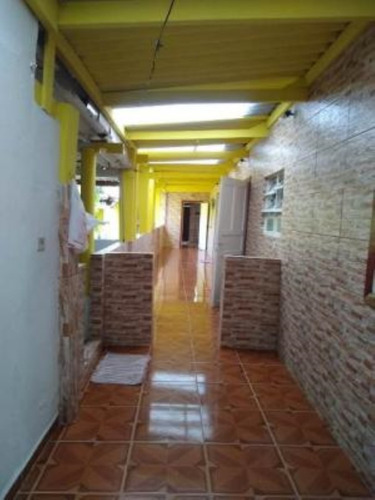 Imagem 4 de 10 de Casa No Bairro Jardim Umuarama, Em Itanhaém, Com 01 Salão, 02 Lavanderias. 02 Quartos De Dispensa