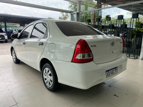 Toyota Etios 1.5 Sedan X