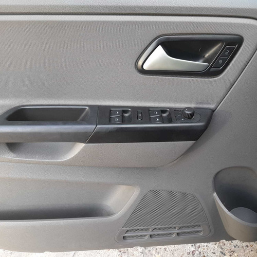 Imagen 20 de 22 de Volkswagen Suran 2015 1.6 Imotion Highline C/techo Solar