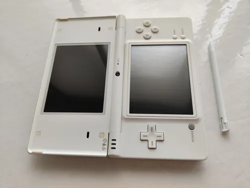 Consola Nintendo Dsi Blanca + R4 + Stylus + Cargador + Mem (Usado)