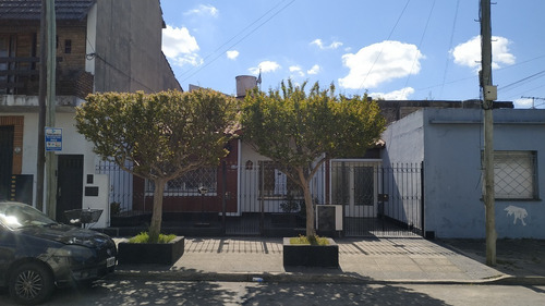 Linda Casa De 5 Ambientes Con Jardín Y Garage  -  Nuevo Wp De Contacto 1137868438!