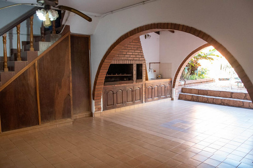 Venta Casa 8 Ambientes En Posadas