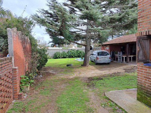 Excelente Casa Con Muy Buenos Materiales Bien Ubicada Para Entrar A Vivir ,cerca De Todo.
