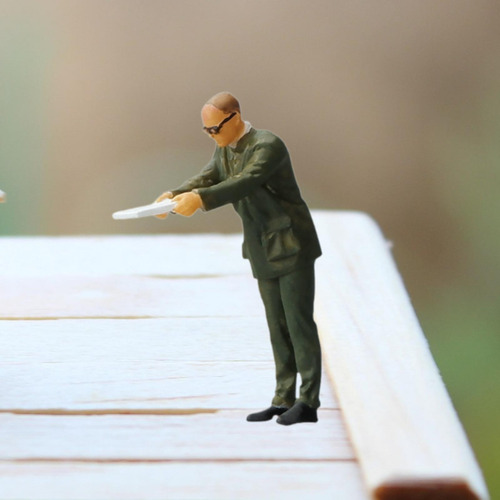 4 Figuras En Miniatura Tiny People 1:64 Presentar Documentos