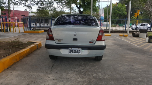 Imagen 2 de 15 de Renault Clio 1.5 Expression 2006