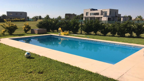 Casa En Venta Con Pileta 1 Planta Barrio Golf El Canton 239.000 Pg