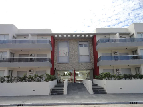 Edificio Nuevo Proximo Al Puerto Y A 3 Cuadras Del Faro