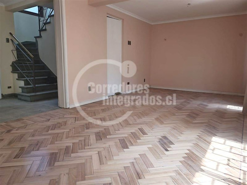 Casa En Venta De 4 Dorm. En Las Condes