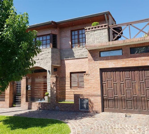 Excelente Chalet 6 Ambientes Con Parque Quincho Y Pileta