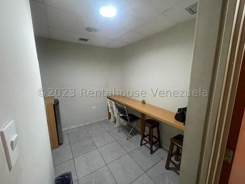 Amplia Oficina En Alquiler En La Trinidad. Yr