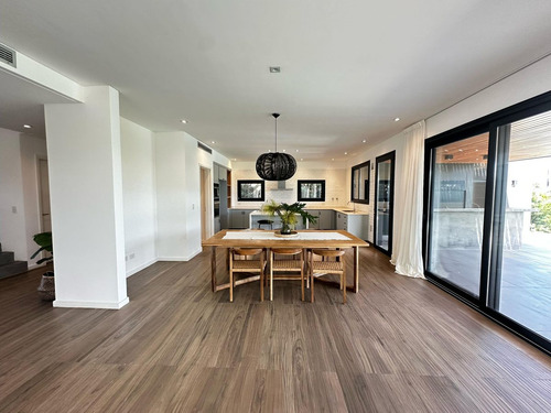 Venta - Imponente Casa Vista Al Lago - A Estrenar