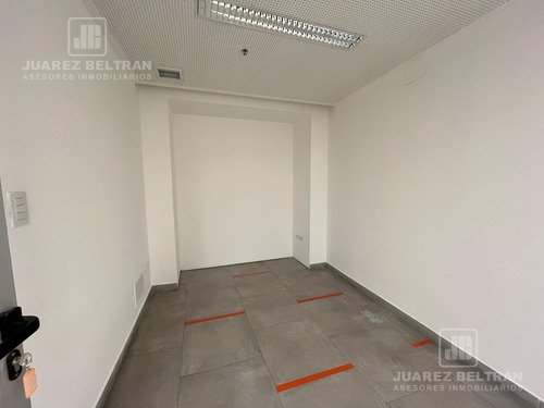 Local En Alquiler Sobre 9 De Julio, Plena Peatonal, Mas De 500m2