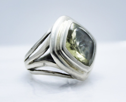 Anel Em Prata 925 Com Peridoto
