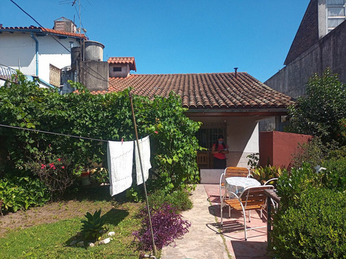 Se Vende Hermoso Chalet Sobre Camino De Cintura A Pocos Metros De La Rotonda!