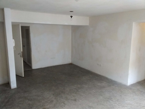 Imagen 6 de 18 de Se Vende Apartamento En Obra Gris Con Gran Potencial Para Ser Remodelado, Av Baralt...