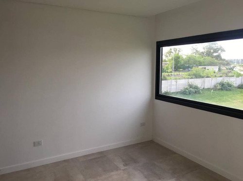 Venta. Casa 3 Dormitorios Con Dependencia Y Escritorio, Tipas Nordelta