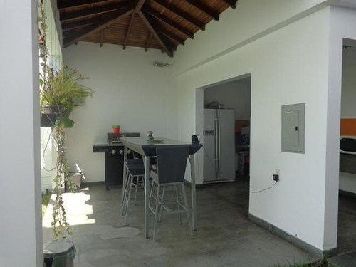 Imagen 21 de 26 de Espectacular Casa En Venta En Santa Elena, Totalmente Remodelada, Piso De Porcelanato, Diferentes Ambientes Y Espacios, Areas Recreativas Y Verdes, Inf. 0424-5337900, Cod. 22-17104, Nds 25