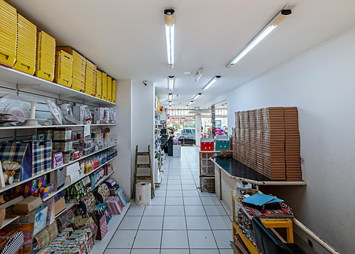 Venta Dos Locales Con Depósito Y Dos Cocheras (espacio Doble C/u) En Block En Balvanera (once)