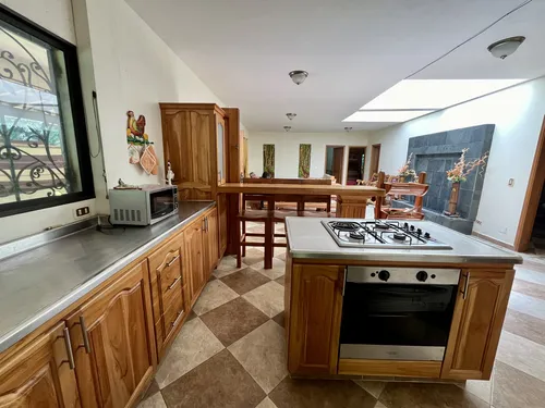 Finca Exclusiva En San Jerónimo Con Piscina Y Amplios Espacios