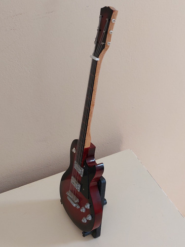 Guitarra En Miniatura De Madera 24cm (Usado)