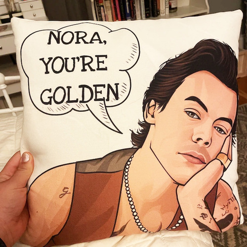 Almohada Harry Styles Golden Con Tu Nombre Texto Terciopelo Color Harry Styles Personalizado