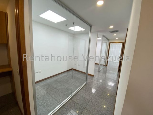 Alquiler De Moderna Oficina. Mls 25-5644. Ycl.